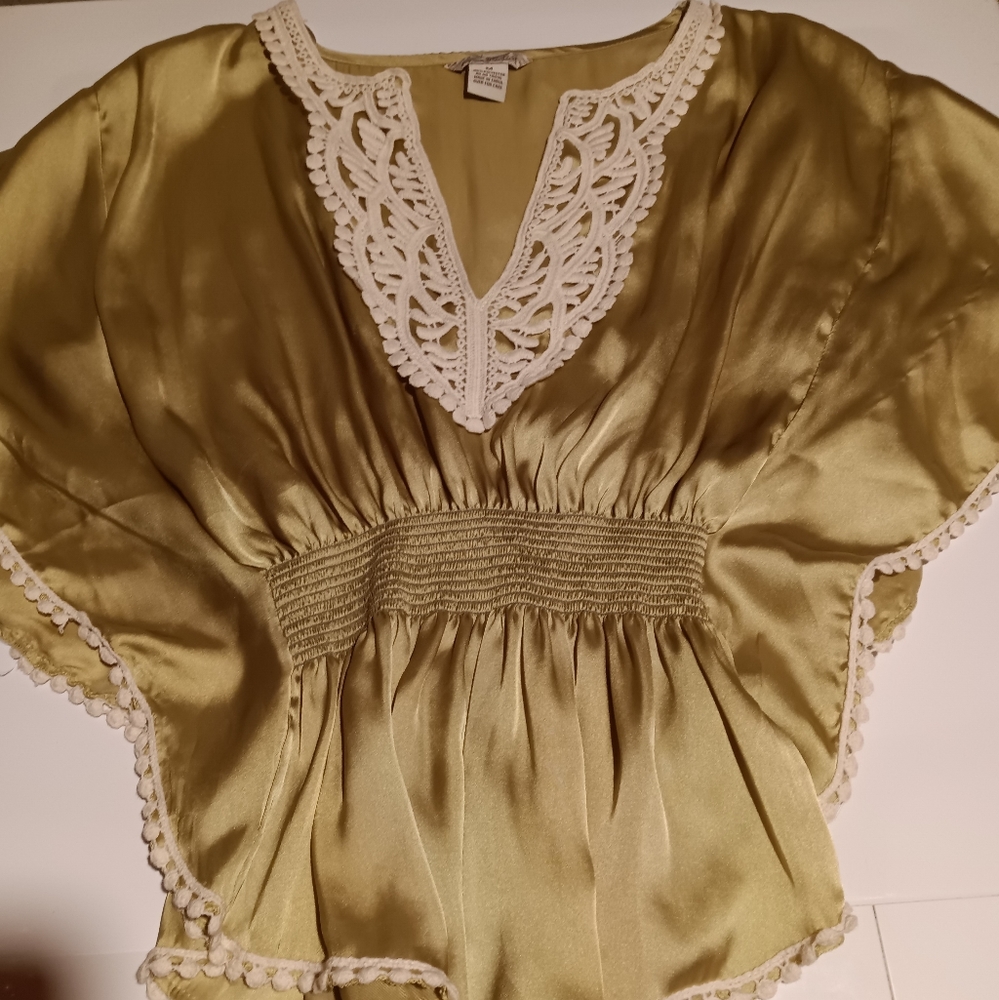 NWOT Fun & Flirty shimmery blouse